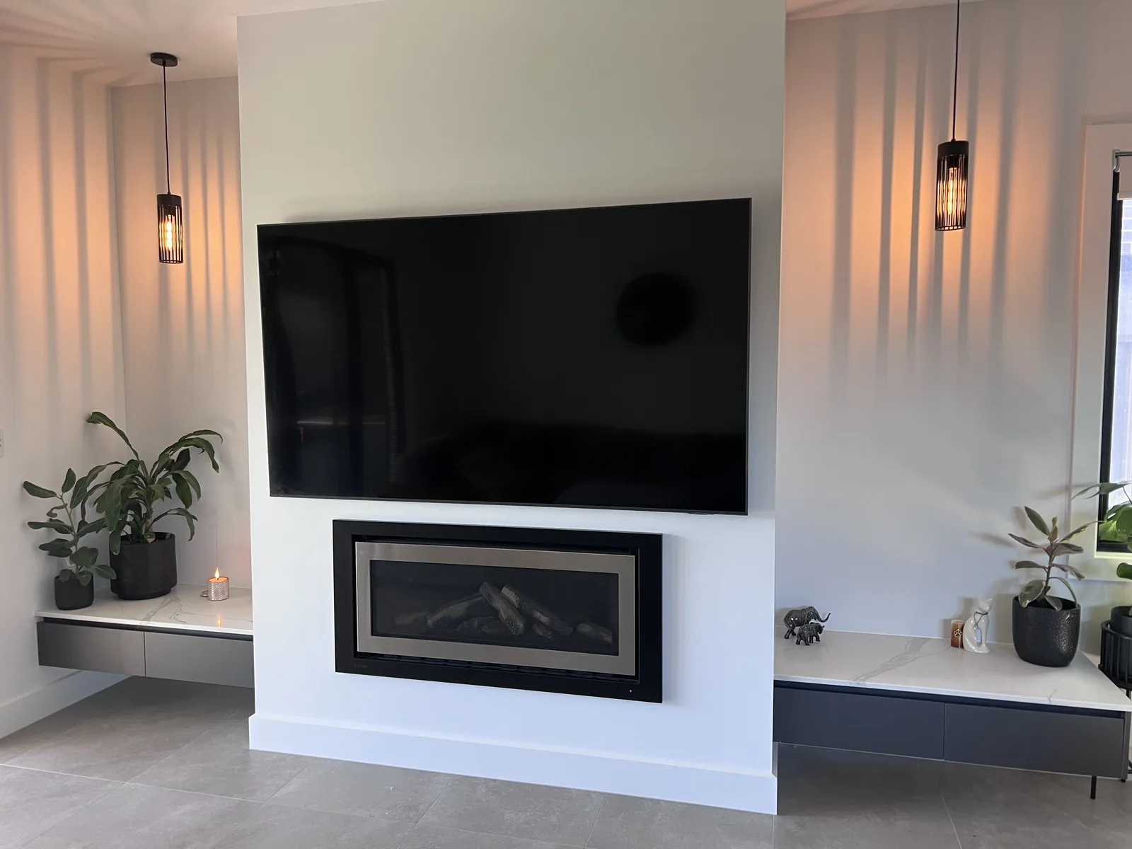Swivel TV wall mount that pulls out and turns